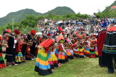 歡度隆林火把節 載歌載舞大聯歡_新浪旅游_新浪網