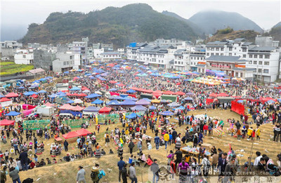 隆林苗族跳坡節 各族同樂滿山坡