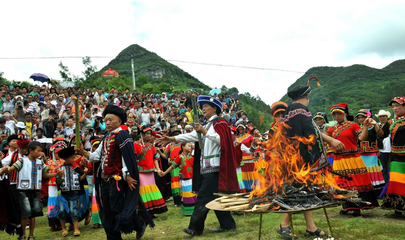 相約廣西隆林彝族火把節,釋放火一般的熱情
