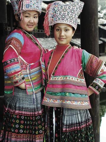 隆林苗族服飾 歷史與文化的華美織錦